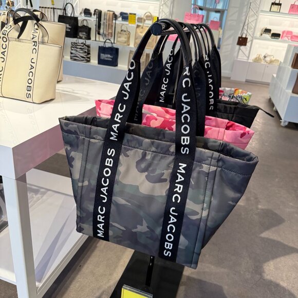 Best Price‼️MARC JACOBS 4S5HTT033H02 Large Nylon Tote Bag Camo Multi - Picture 14 of 16
